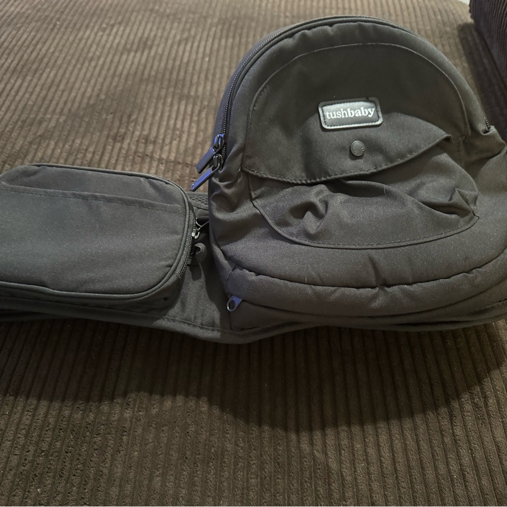 Tushbaby Hip Carrier in Classic Black